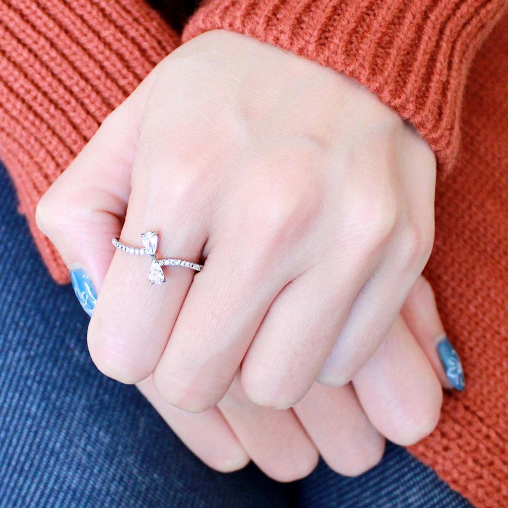 DA139 - High polished (no plating) Stainless Steel Ring with AAA Grade CZ in Clear