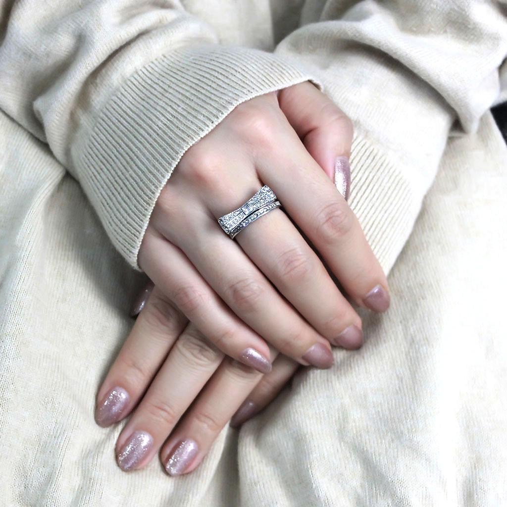 TK3506 - High polished (no plating) Stainless Steel Ring with Top Grade Crystal in Clear